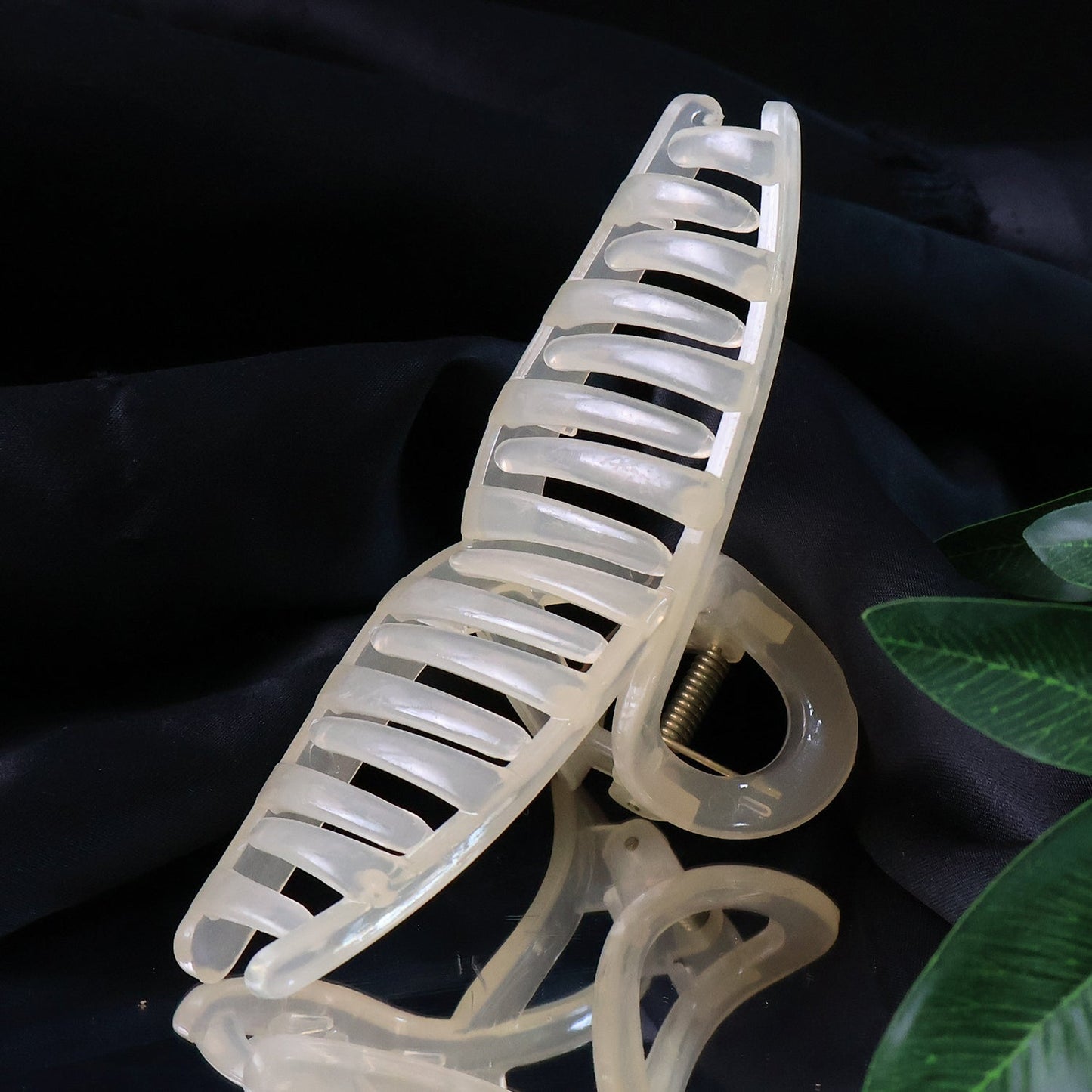 Big Plastic Hair Claw Clips Strong Clips (1 Pc / Mix Color), Hair accessories